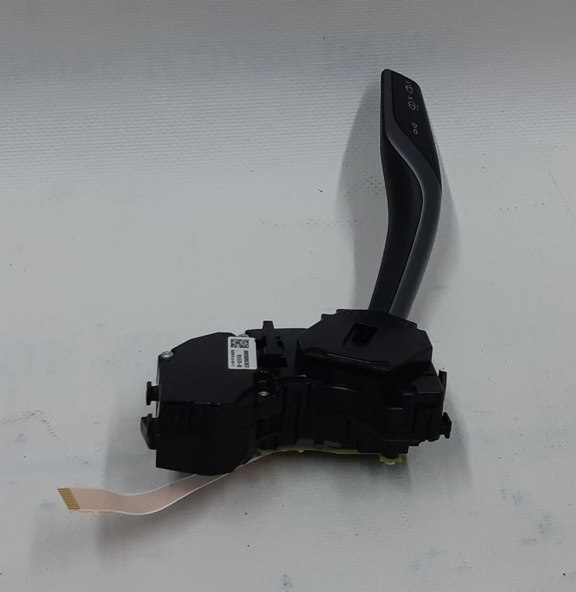 Переключатель света и очистки стекла в рулевой колонке Tesla model 3 1097662-00-N