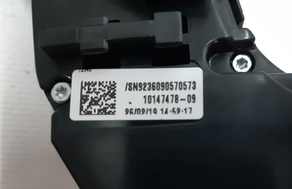 Переключатель света и очистки стекла в рулевой колонке Tesla model 3 1097662-00-N