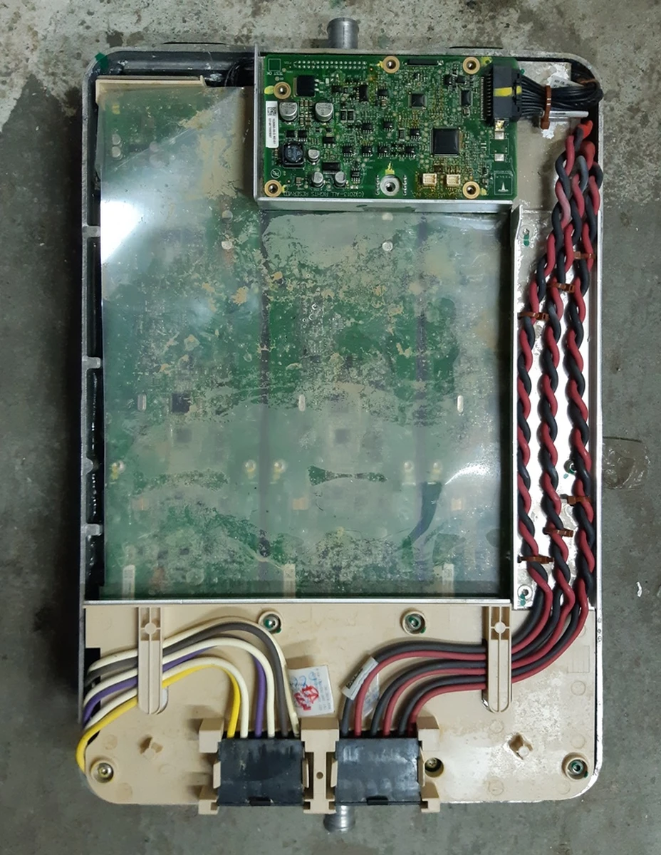 1 Чарджер блок для батареї 2-ге покоління некондиція Tesla model S 1014963-00-L