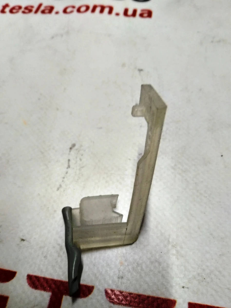 Изолятор силиконовый листа защитного металлического корпуса основной батареи Tesla model S 1016278-00-C