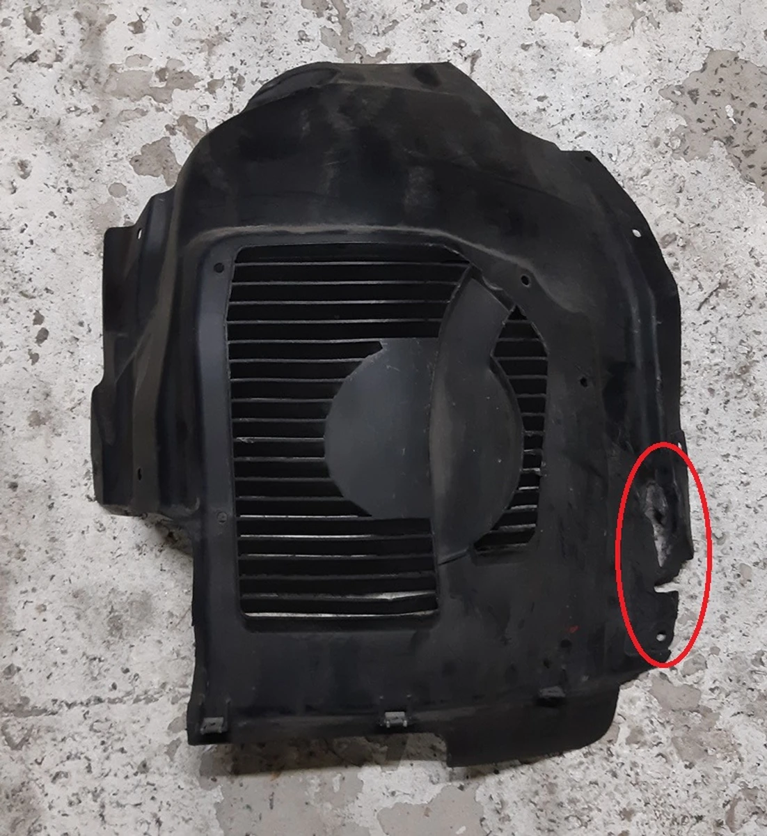 8 Подкрылок передний левый передняя часть RWD (без гнезда парктроника) (с повреждением) Tesla model S 1020467-00-E