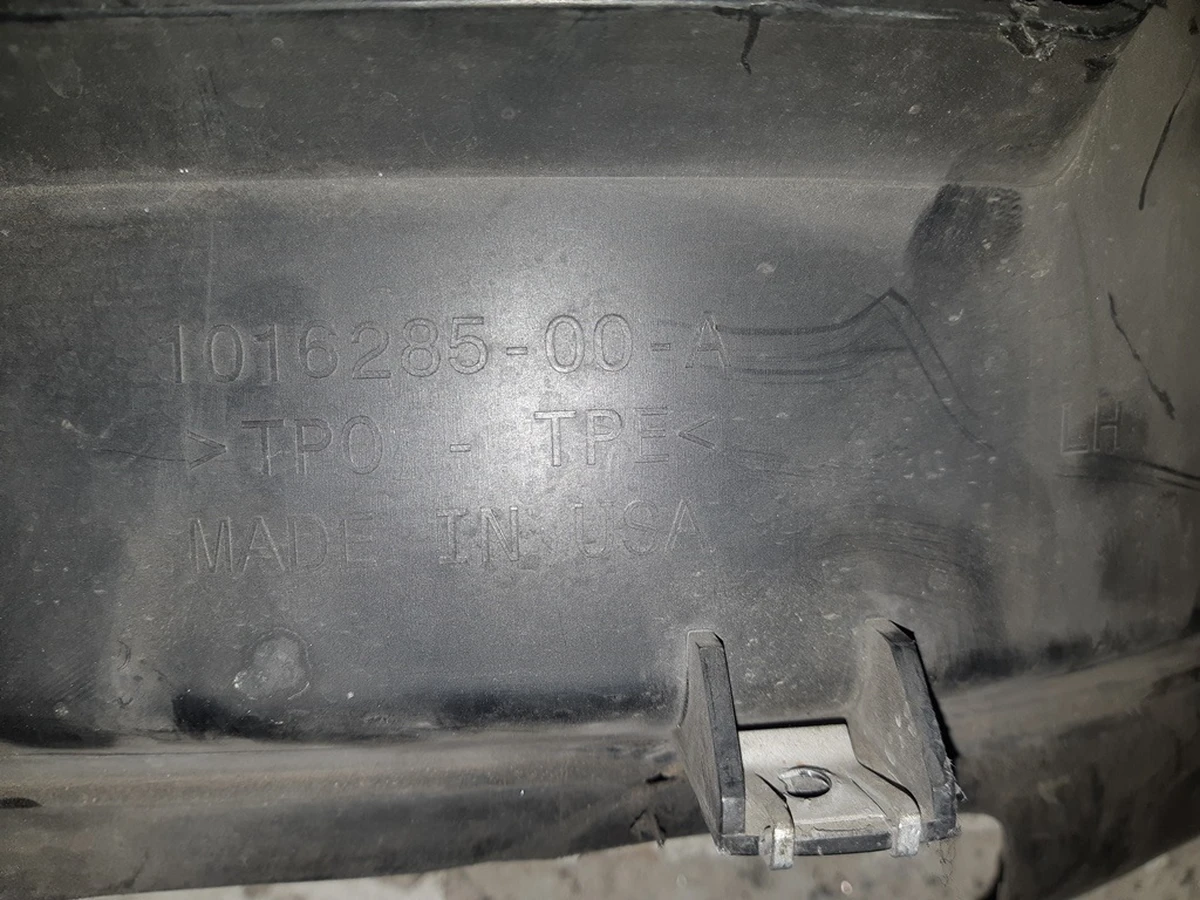 8 Подкрылок передний левый передняя часть RWD (без гнезда парктроника) (с повреждением) Tesla model S 1020467-00-E