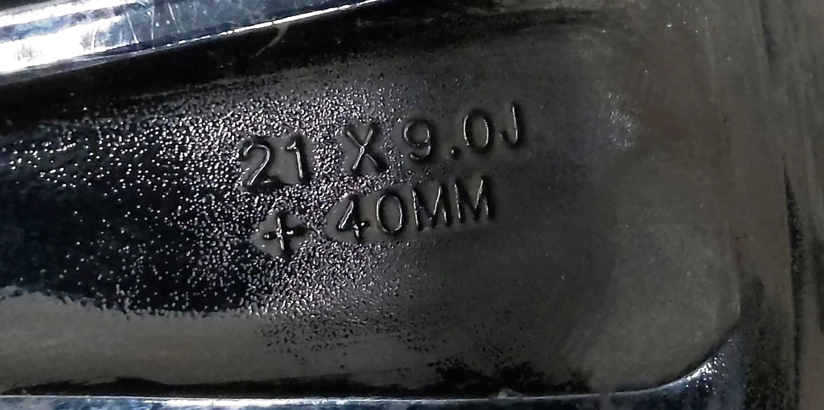 1 WHEEL, 21x9.0J - BLACK TURBINE with damage Tesla model S 1017337-00-B