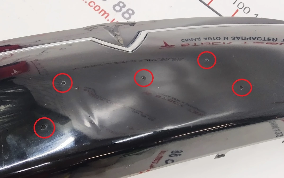 1 Front bumper trim (egg) assembly with V-shaped chrome trim (damaged) Tesla model S 1017415-00-D