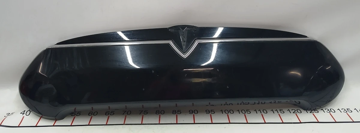 1 Front bumper trim (egg) assembly with V-shaped chrome trim (damaged) Tesla model S 1017415-00-D