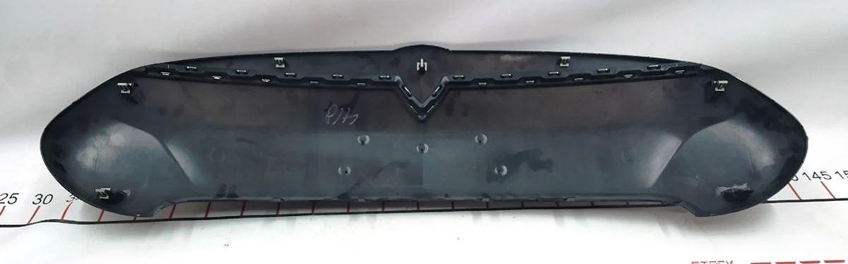 1 Front bumper trim (egg) assembly with V-shaped chrome trim (damaged) Tesla model S 1017415-00-D