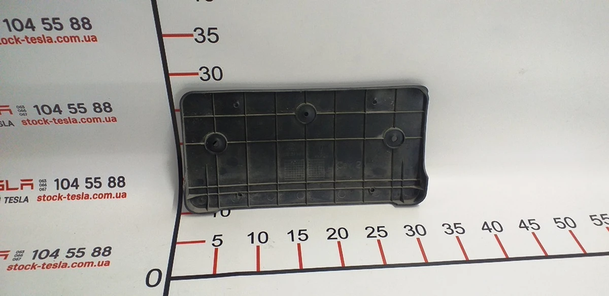 1 Кронштейн переднего номерного знака Tesla model S 1018100-00-B