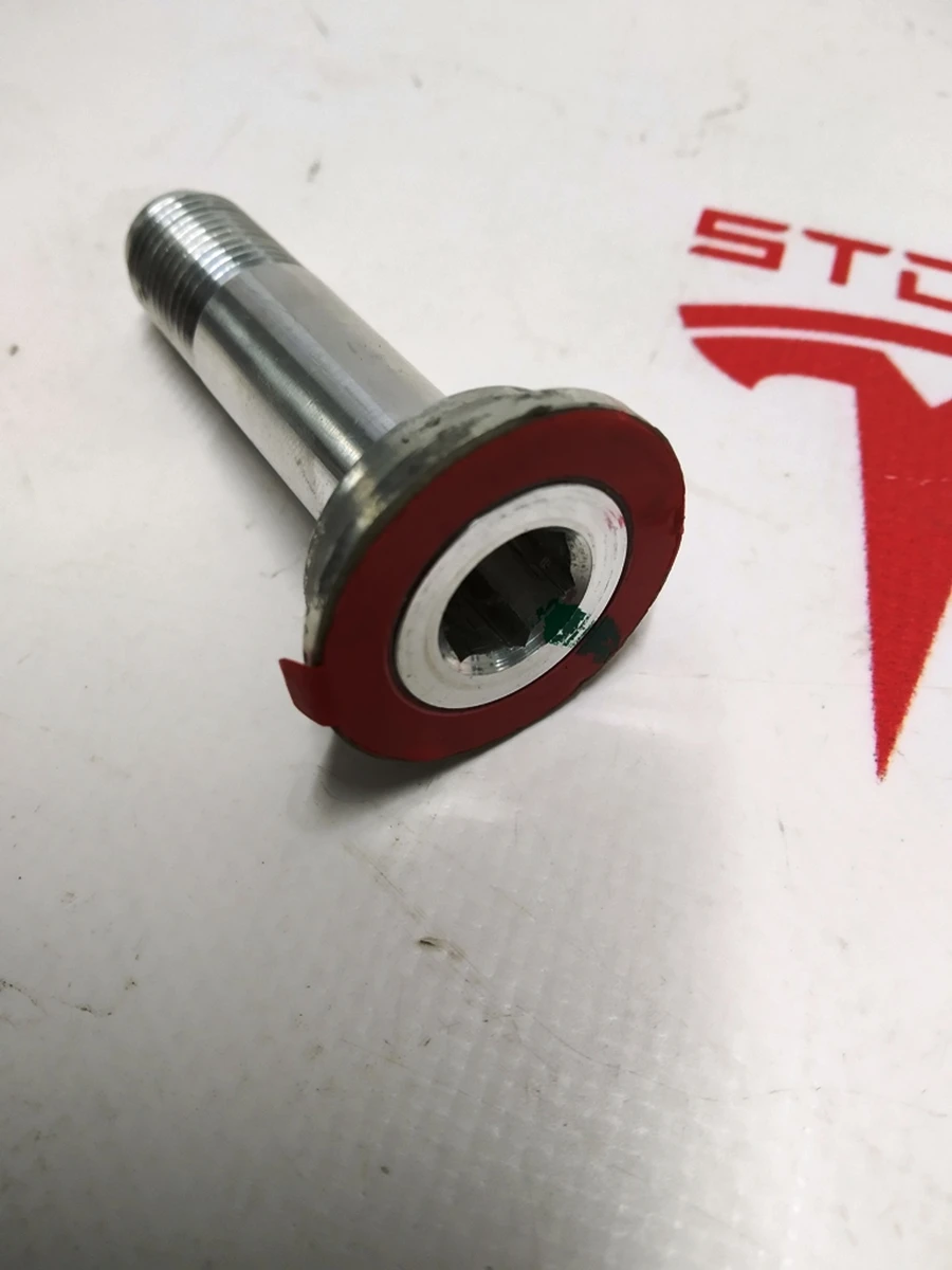 26 Болт (втулка) крепления корпуса металлического высоковольтной батареи Tesla model S, model S REST, model X 1018552-00-B