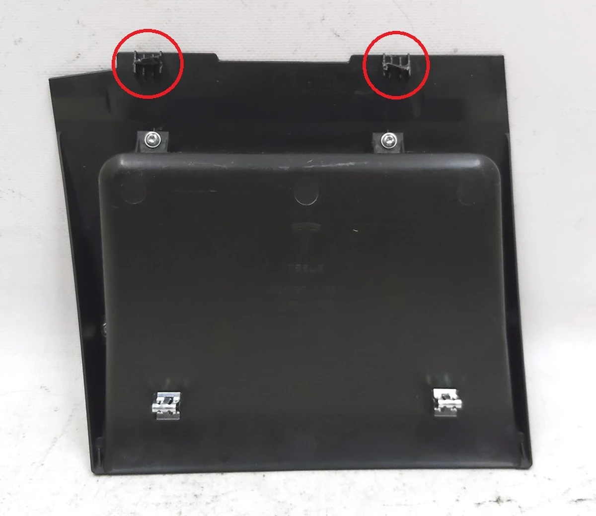 37 Storage niche under the monitor without rubber mat with damage Tesla model S, model S REST 1018893-00-E