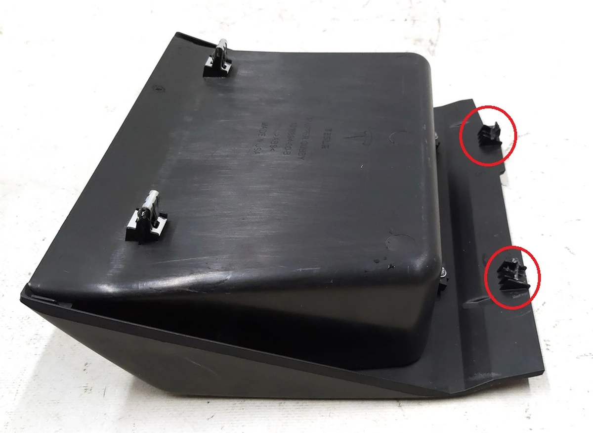 37 Storage niche under the monitor without rubber mat with damage Tesla model S, model S REST 1018893-00-E