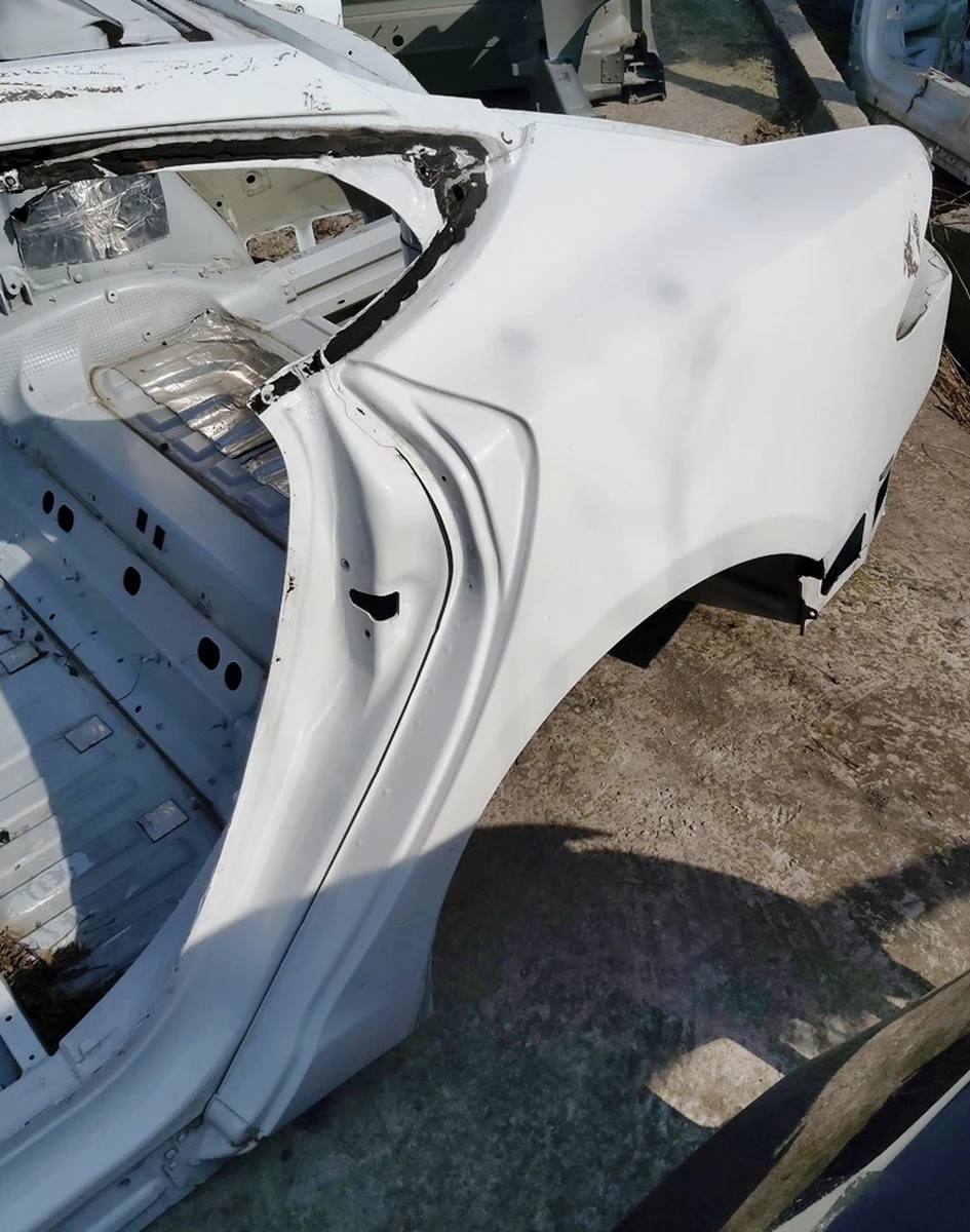 3 Четверть задняя левая крыло (маленькое посадочное место порта зарядки) PBCW с лонжероном Tesla model S 1021723-S0-A