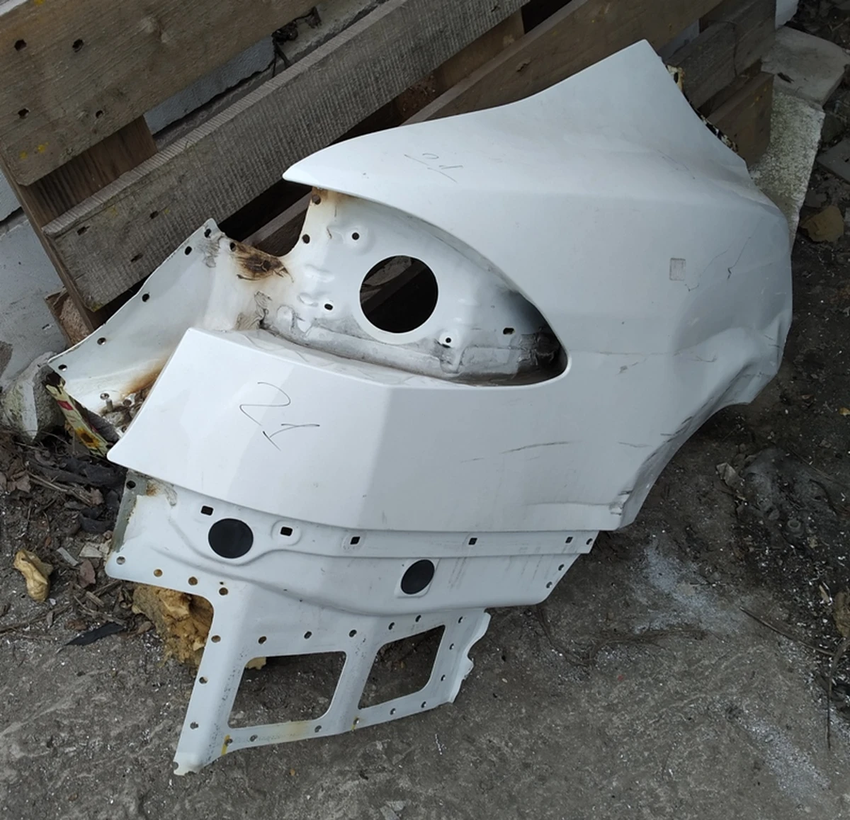 3 Четверть задняя правая крыло (дефект - обрезан сапожок, с повреждениями) Tesla model S, model S REST 1020514-S0-A