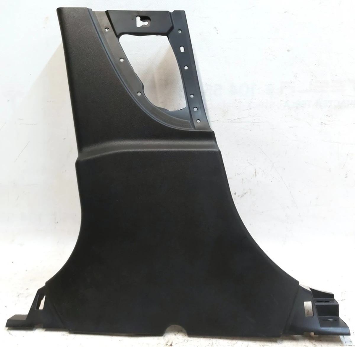 14 Пластик стойки B нижней левой с повреждением Tesla model S REST 1024631-S2-G