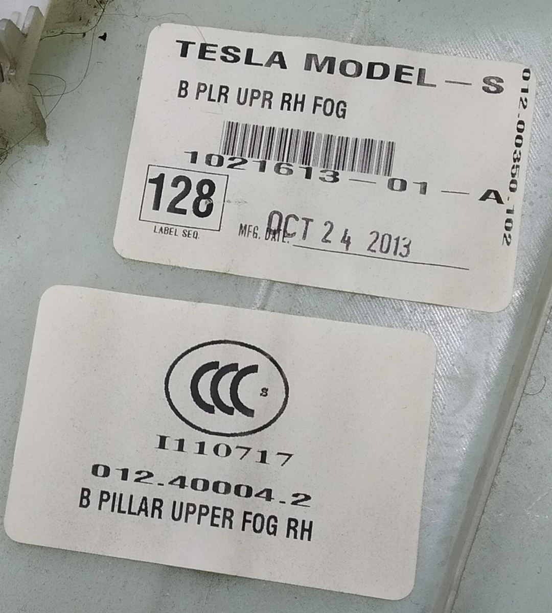 15 Облицовка стойки B верхняя правая белый текстиль (с повреждением) Tesla model S, model S REST 1021613-01-A