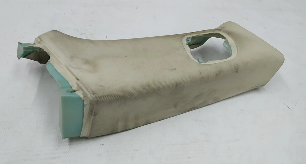 15 Облицовка стойки B верхняя правая белый текстиль (с повреждением) Tesla model S, model S REST 1021613-01-A