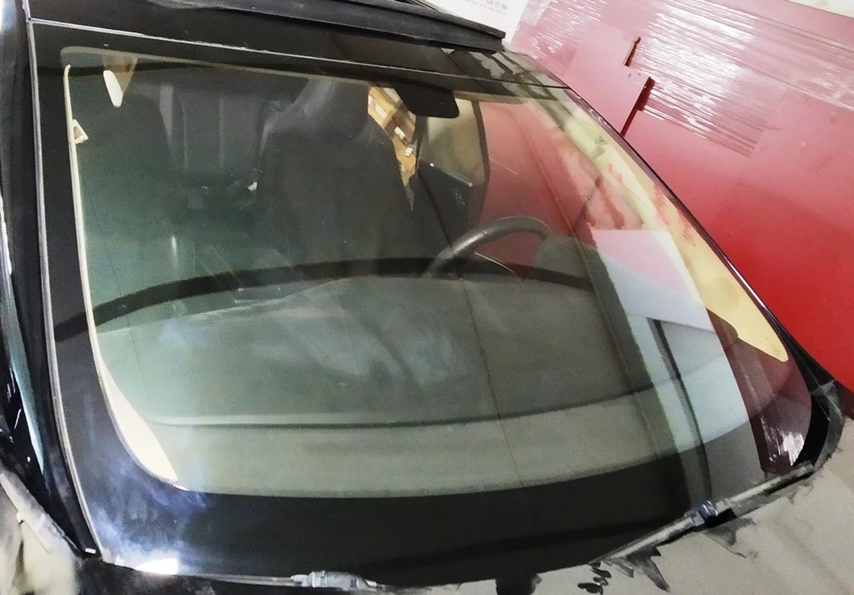 Скло лобове (склоочисник без підігріву, без автопілота) Tesla model S 1021634-01-C