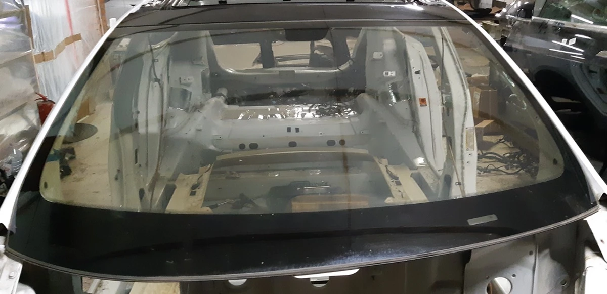 1 Стекло лобовое (стеклоочиститель с подогревом, без автопилота) с датчиком дождя и света Tesla model S 1021634-01-C