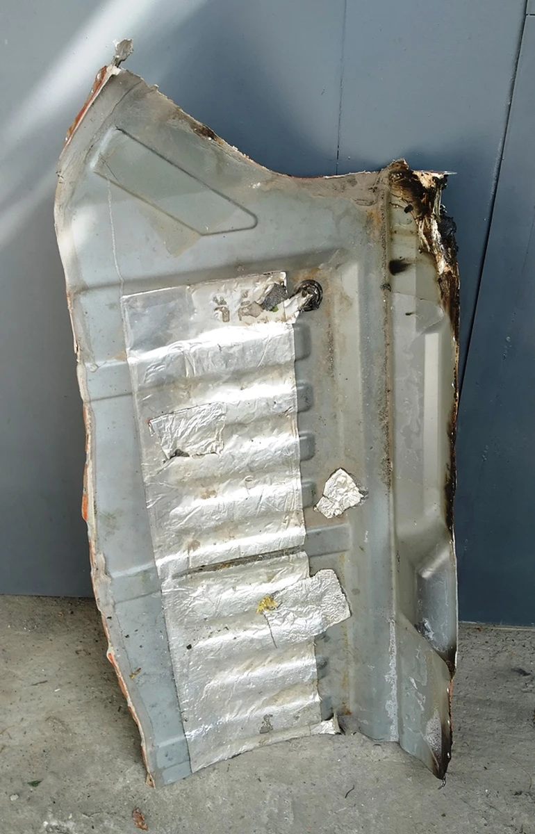 1 Rear body pocket (defect - cropped) Tesla model S 1021720-S0-A