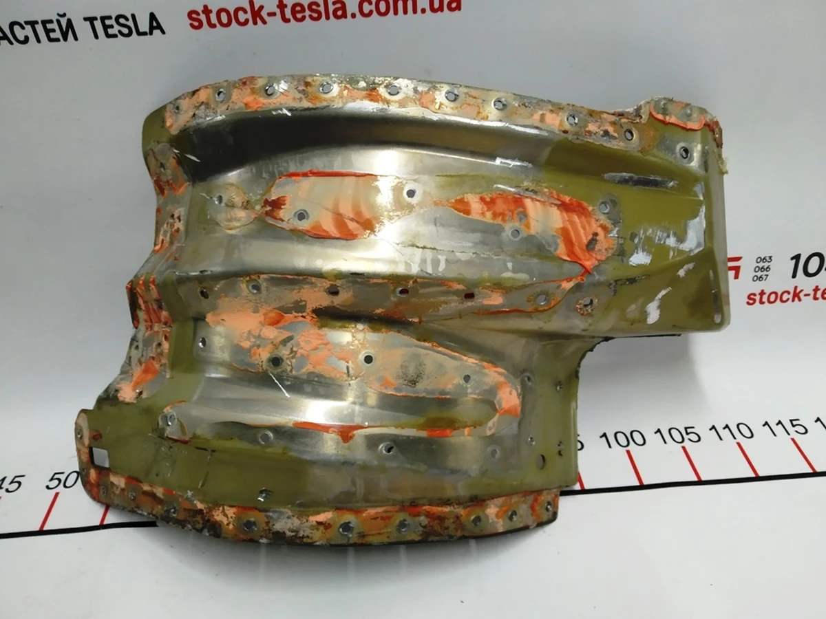 16 Quarter front right spar guide outer trim plate Tesla model S 1021800-S0-B