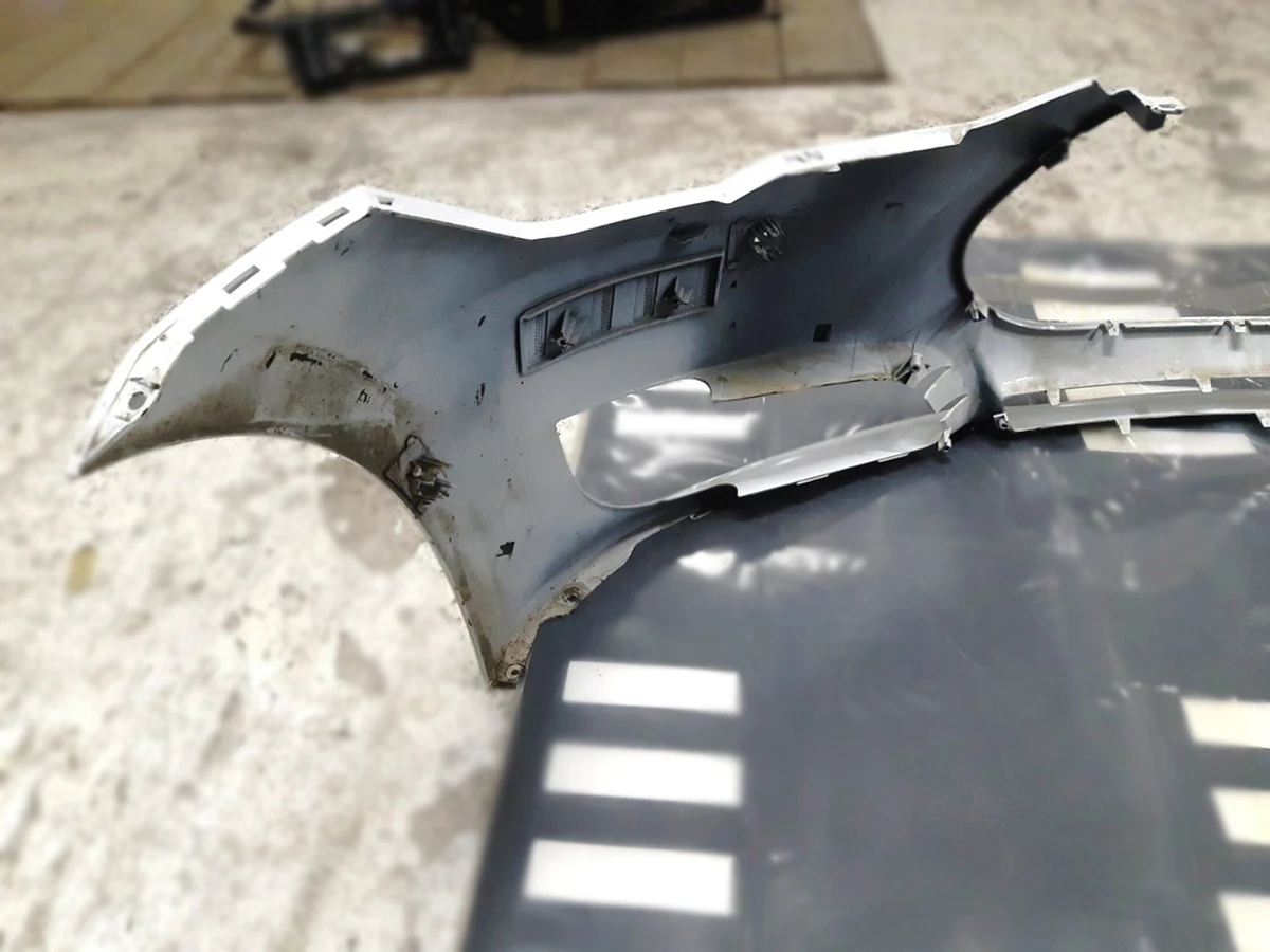 1 Бампер передній під 6 парктроників з кріпленнями (з пошкодженням) PBCW Tesla model S 1068760-00-A