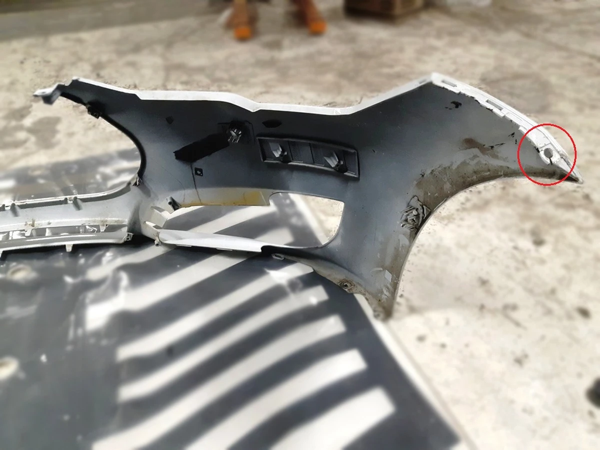 1 Бампер передній під 6 парктроників з кріпленнями (з пошкодженням) PBCW Tesla model S 1068760-00-A