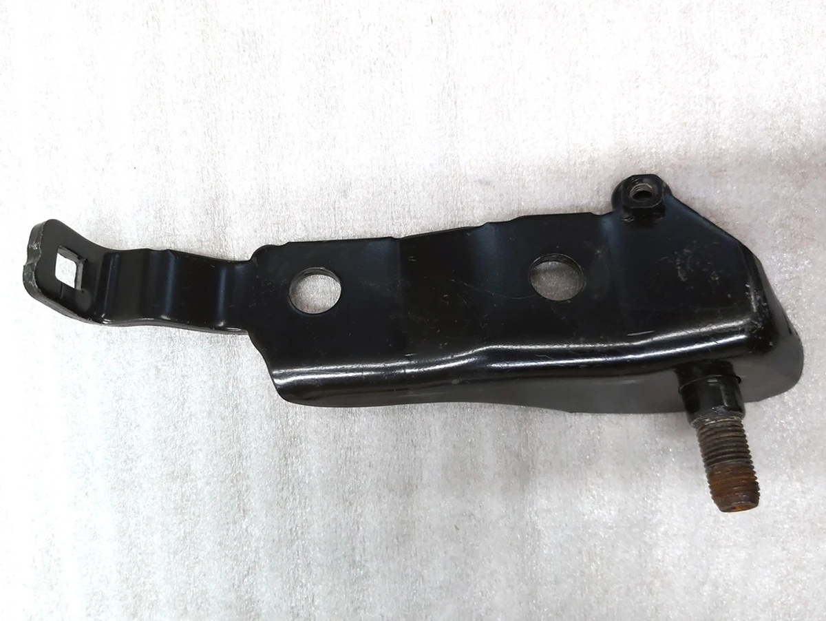 Кронштейн крепления ремня безопасности 2 го ряда сидений правый Tesla model S, model S REST 1022115-00-B