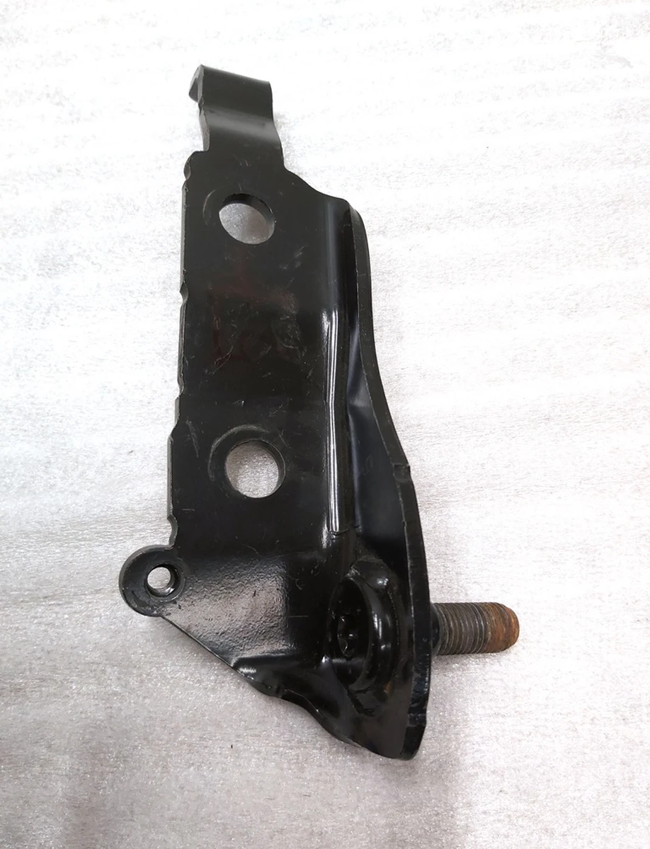 Кронштейн крепления ремня безопасности 2 го ряда сидений правый Tesla model S, model S REST 1022115-00-B