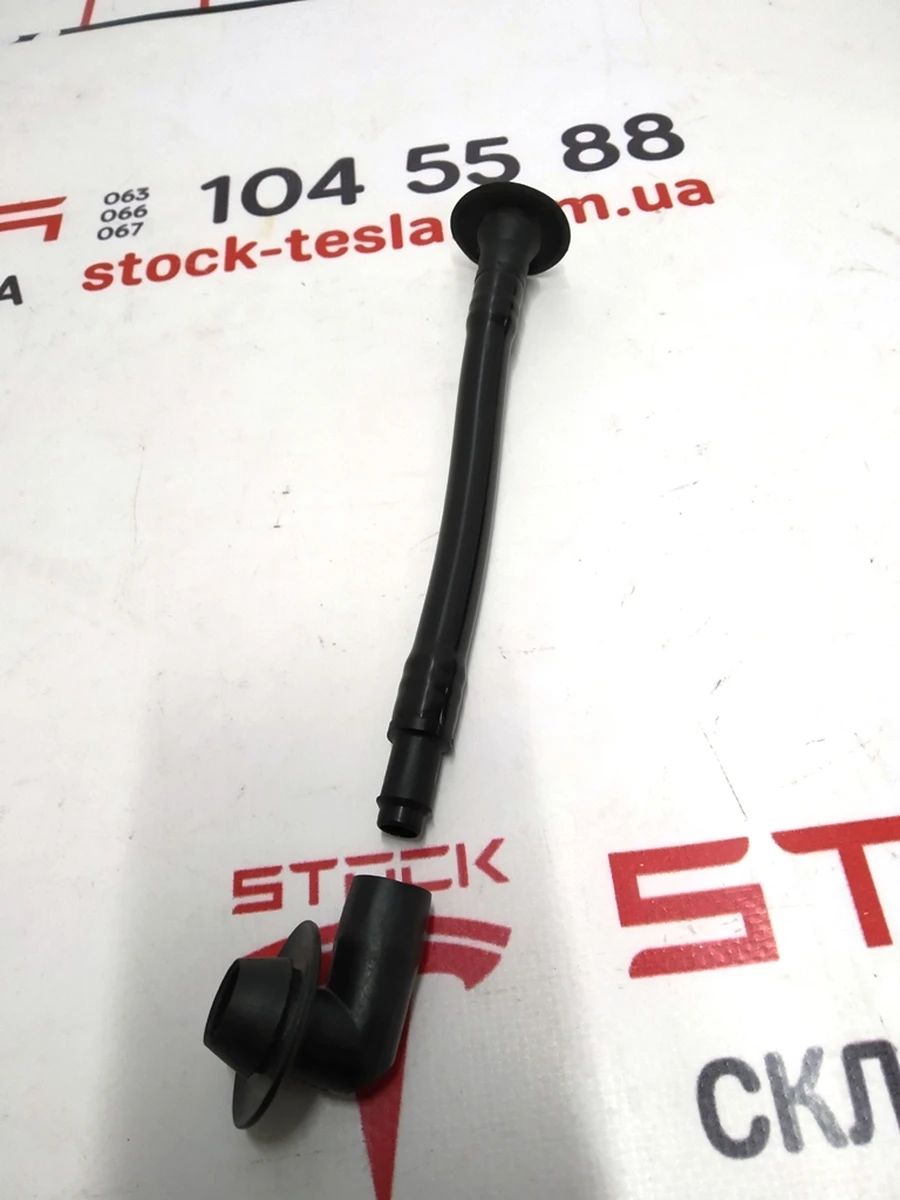 2 Колено трубки сливной дренажной порта зарядки Tesla Model S, Model S REST, Model S Feb 2021, Model X, Model 3, Model 3 Jan 2024 1023052-00-A