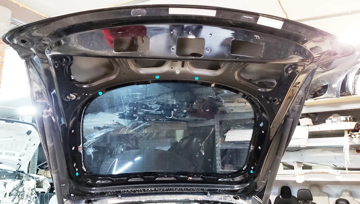 7 Крышка багажника (ляда) PBSB в сборе с повреждением Tesla model S, model S REST 1023722-E0-A