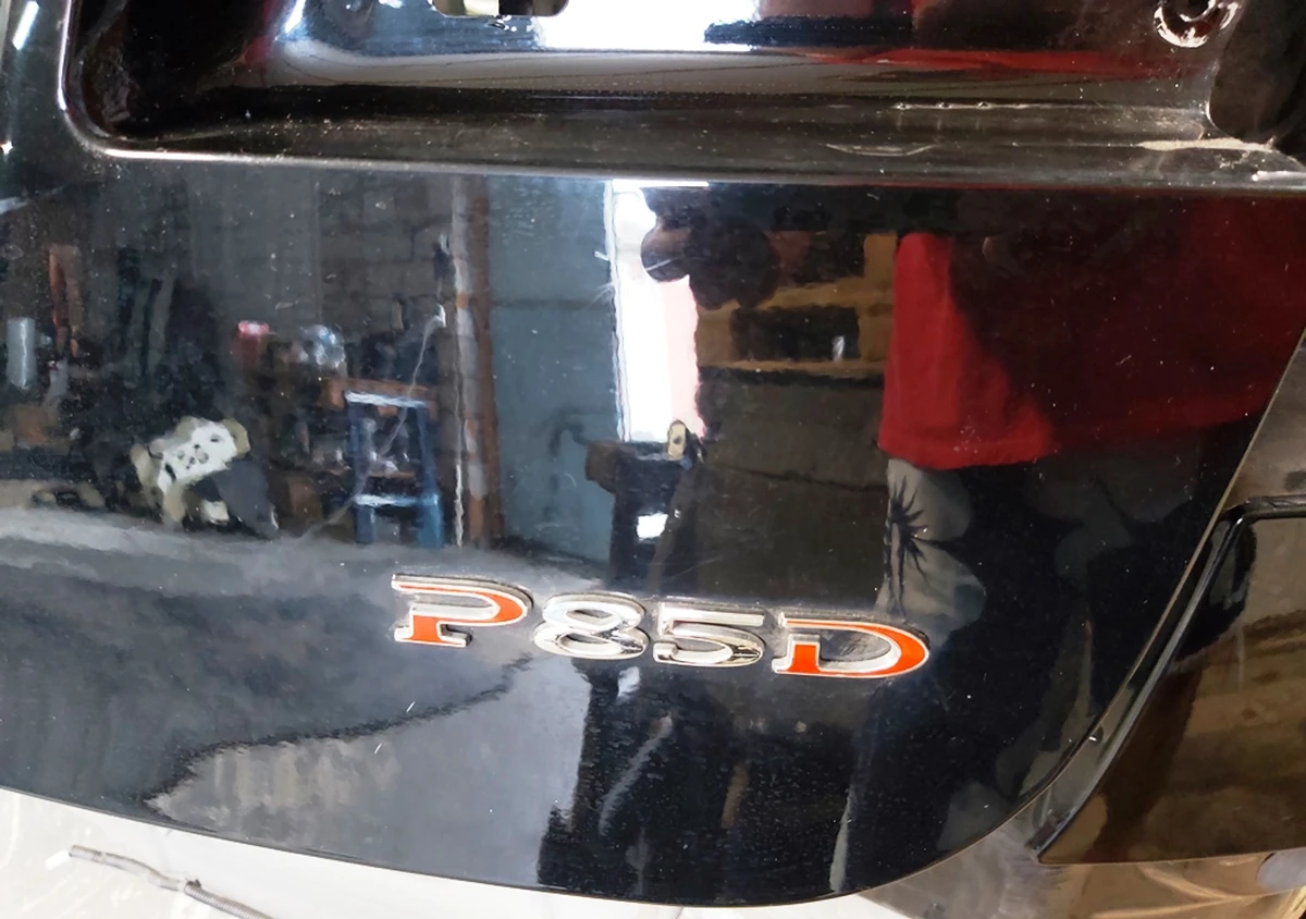 7 Крышка багажника (ляда) PBSB в сборе с повреждением Tesla model S, model S REST 1023722-E0-A