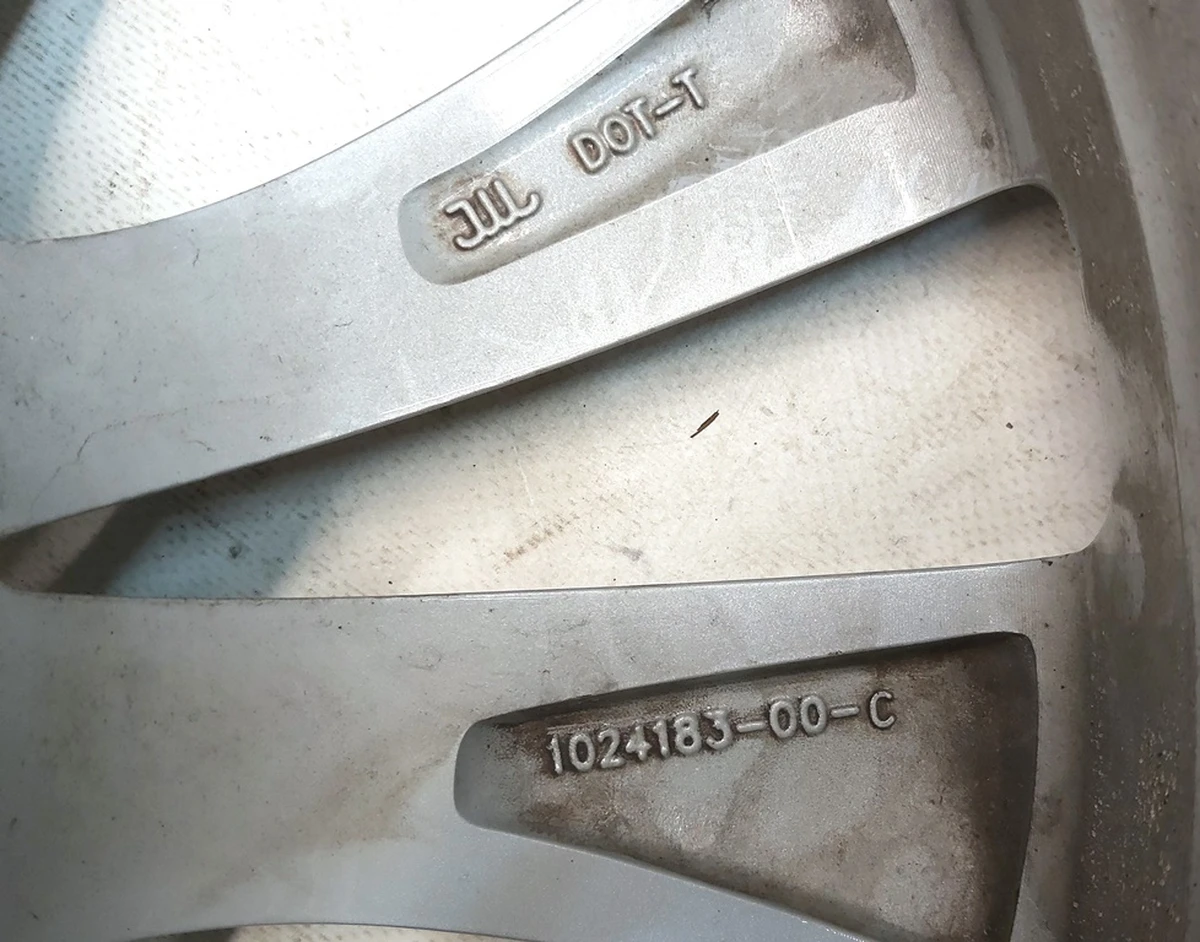 2 Колісний диск (19x8.0J ET40- SILVER CYCLON) Tesla Model S, Model S REST 1054045-00-D