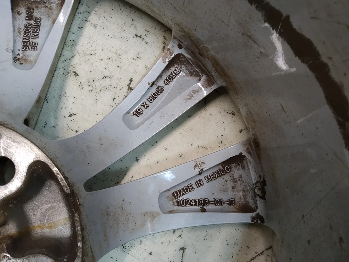 2 Диск колёсный (19x8.0J ET40- SILVER CYCLON) Tesla Model S, Model S REST 1054045-00-D