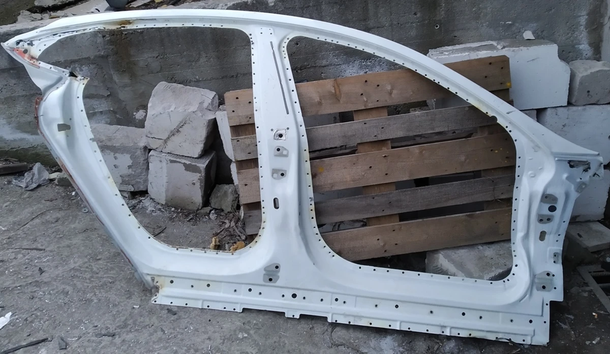 2 Бічна кузовна панель (філя) права без заднього крила (з пошкодженнями) Tesla model S, model REST 1024197