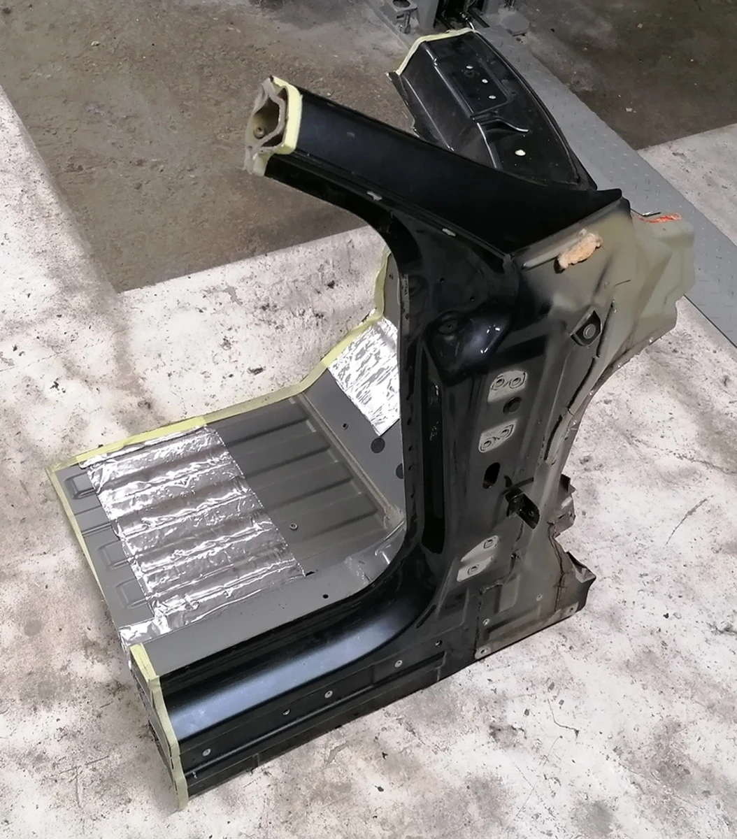 7 Чверть передня права стійка А (передня) з частиною порога у зборі Tesla model S REST 1024198-S0-B