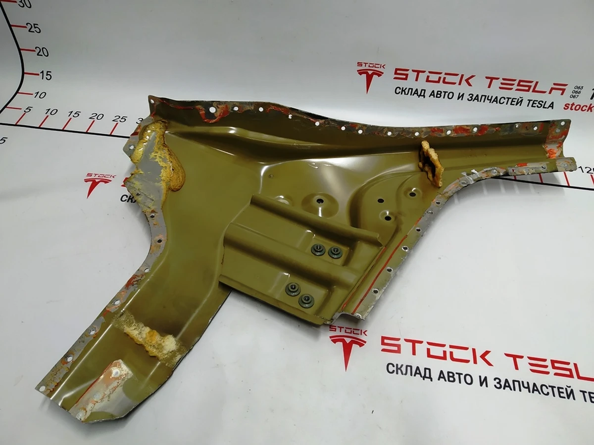 5 Quarter front right panel of the pillar A middle part assembly with brackets. crepe. door hinge (defect - cropped) Tesla model S, model S REST 1024210-S0-A