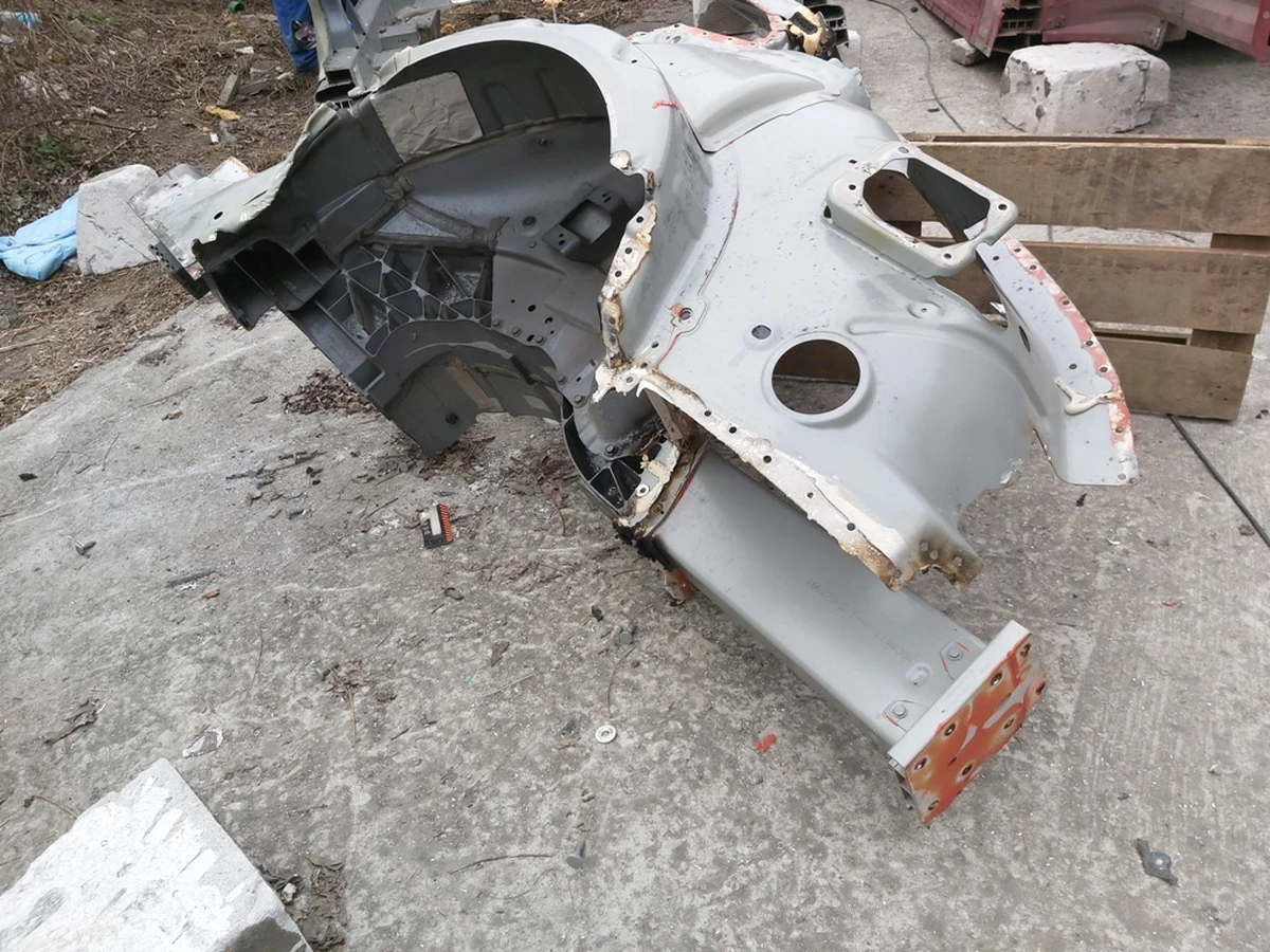 21 Четверть задняя левая стакан в сборе с кузовными панелями колесной арки и лонжероном с повреждением RWD Tesla model S 1024368-S0-A