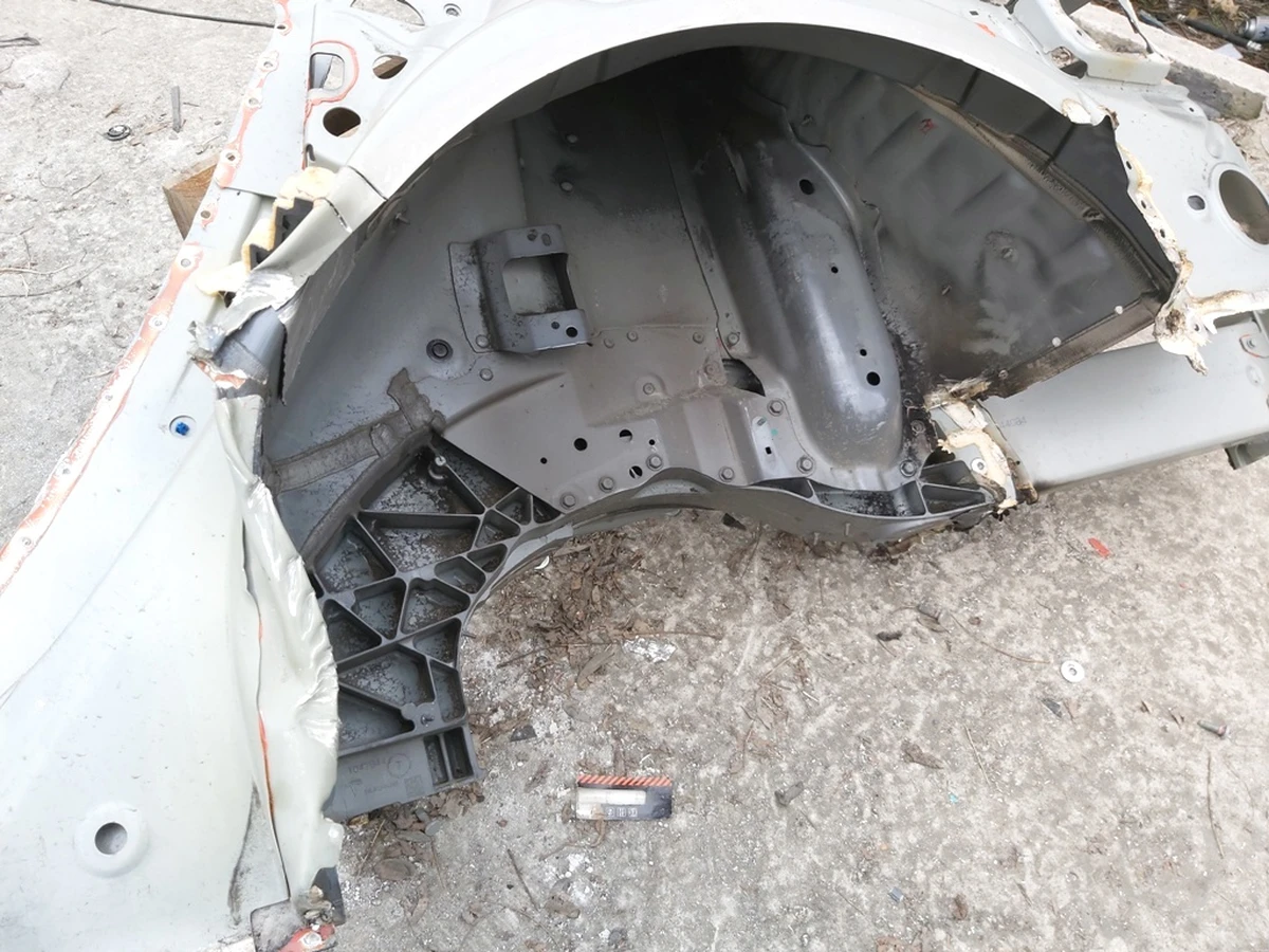 21 Четверть задняя левая стакан в сборе с кузовными панелями колесной арки и лонжероном с повреждением RWD Tesla model S 1024368-S0-A