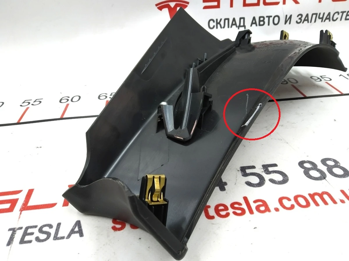 20 Накладка ремня безопасности стойки С левой с повреждением Tesla model S REST 1024730-00-C