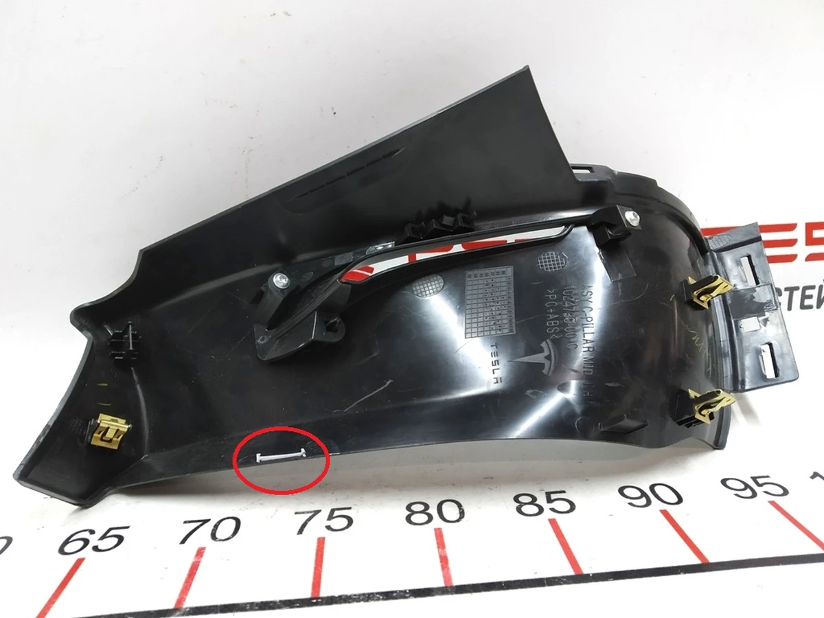 20 Накладка ремня безопасности стойки С левой с повреждением Tesla model S REST 1024730-00-C