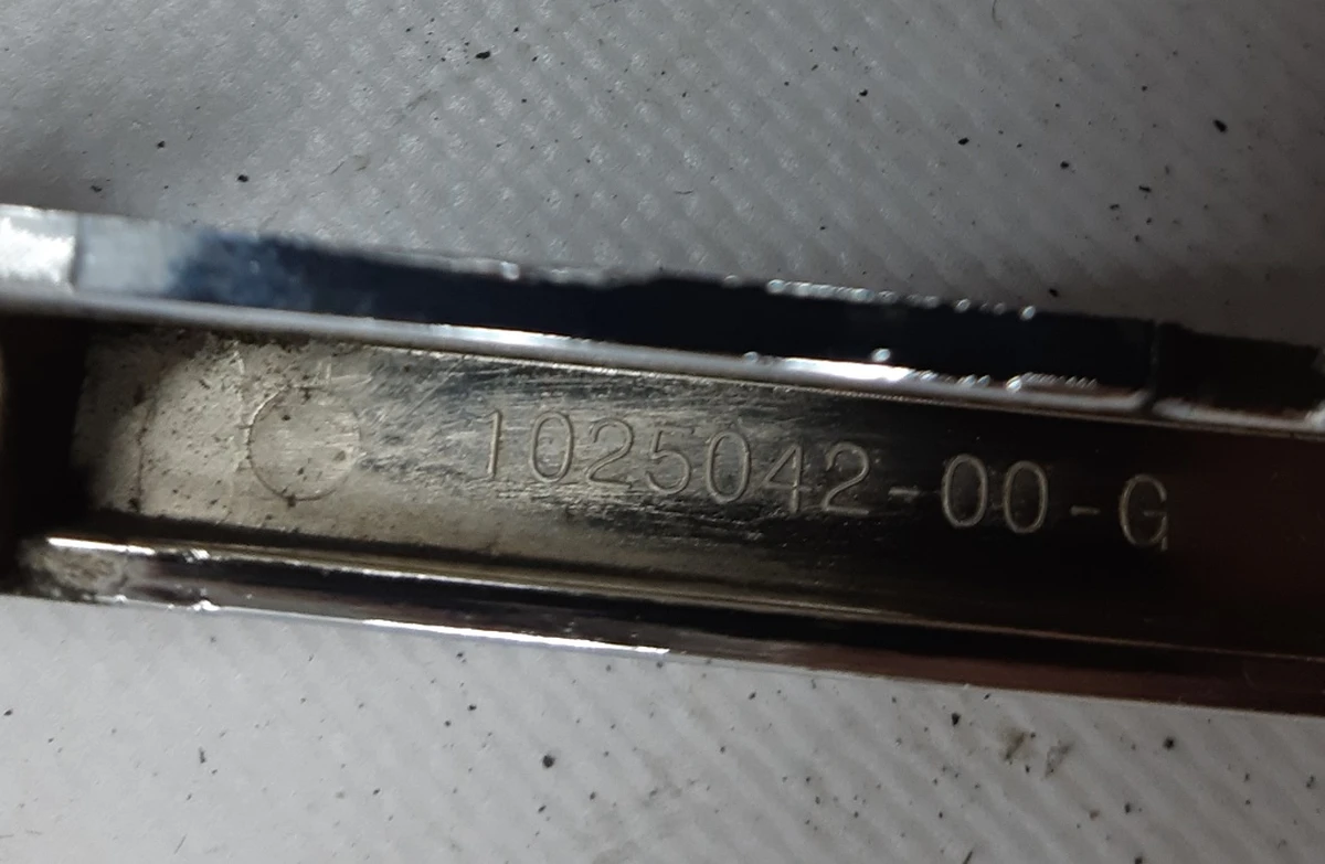 5 Молдинг накладки порога правого (пластик хром) Tesla model S, model S REST 1025042-00-G