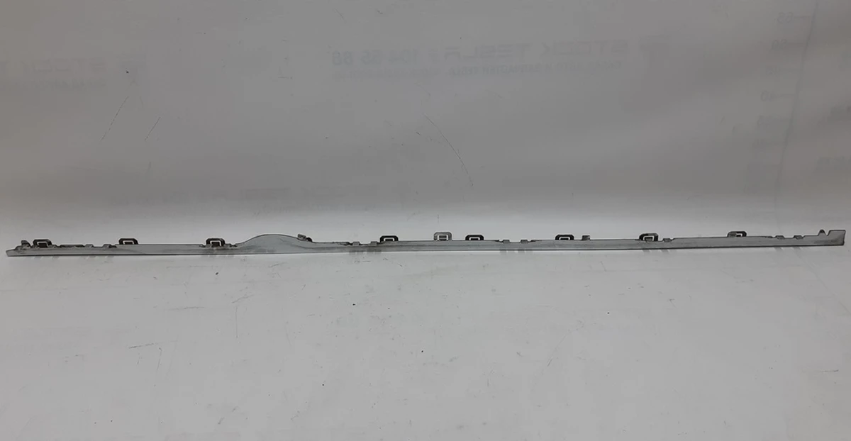 5 Молдинг накладки порога правого (пластик хром) Tesla model S, model S REST 1025042-00-G