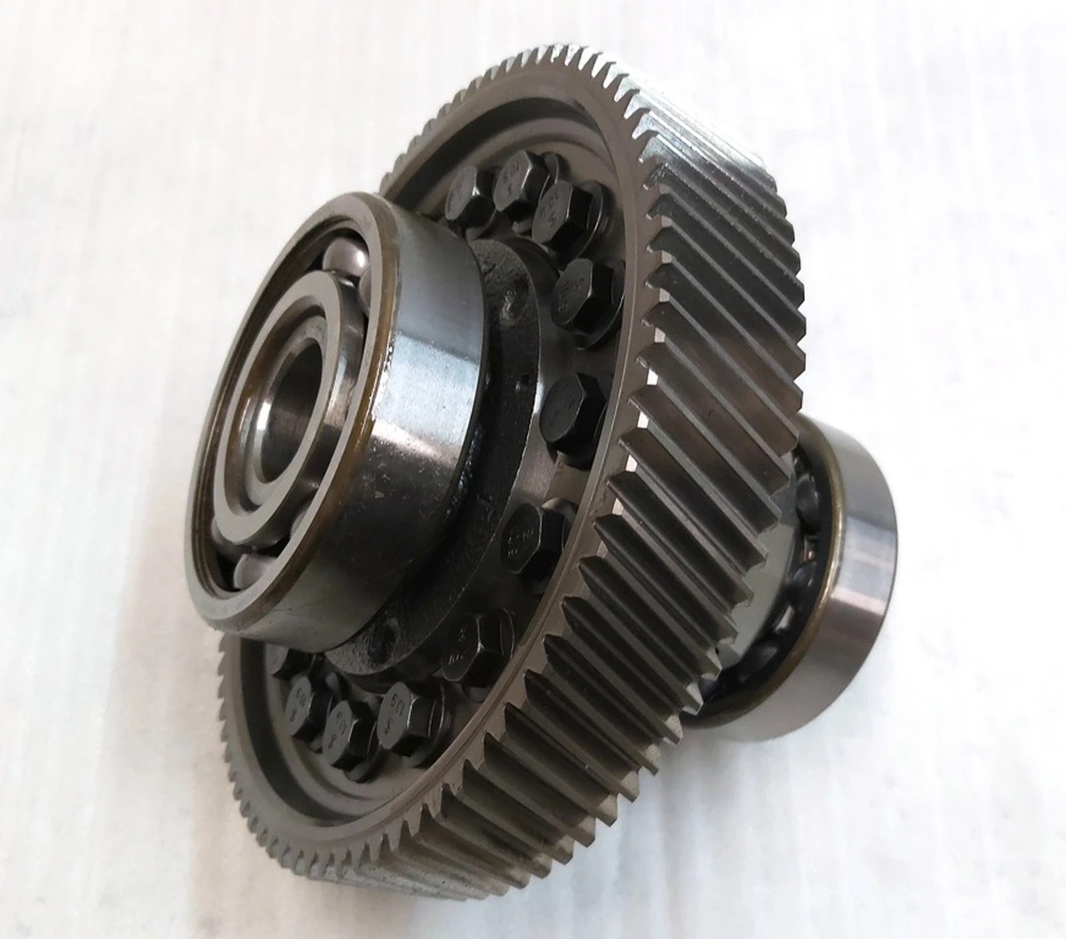 Differential assembly with lower and upper bearing Tesla model X 1025117-00-F