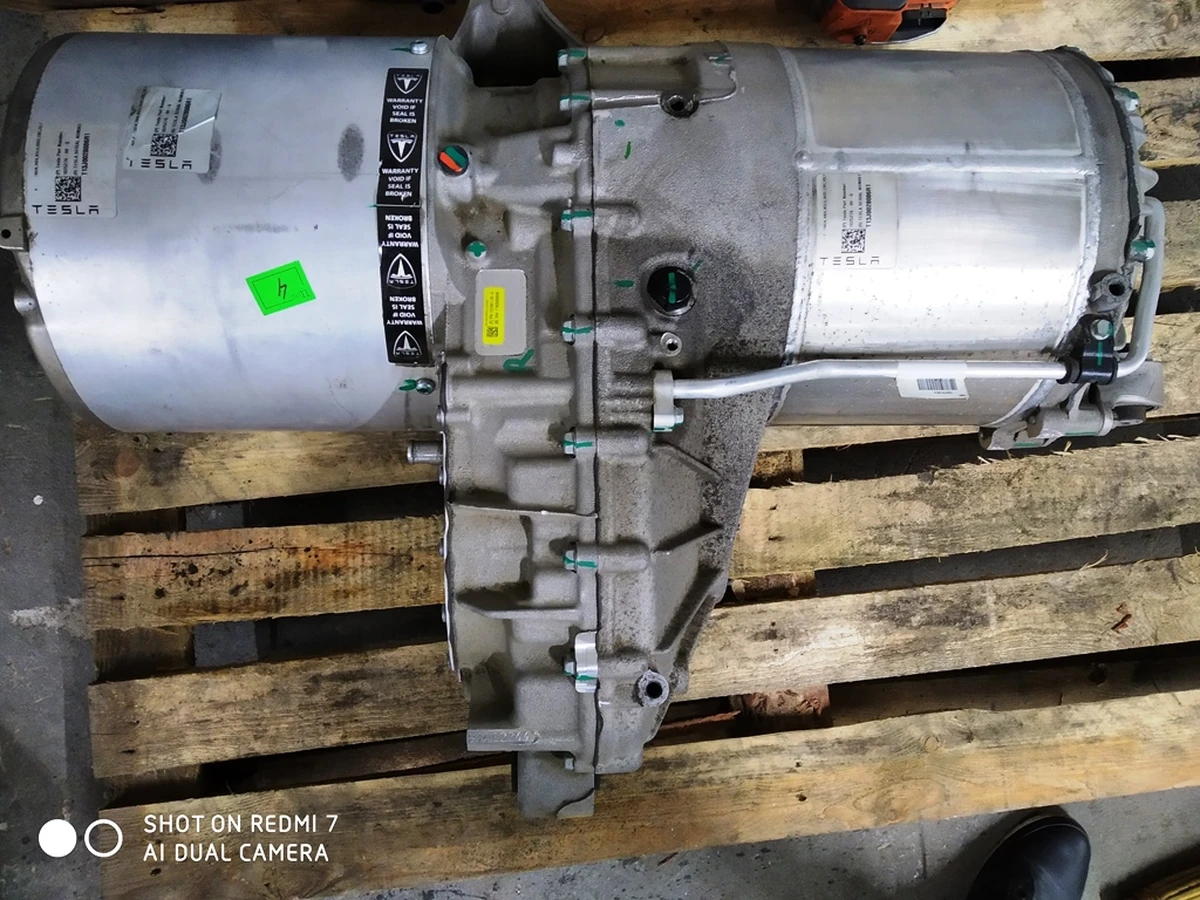 1 Мотор задний большой без платы управления инвертора Tesla model S, model S REST 1025276-00-Q