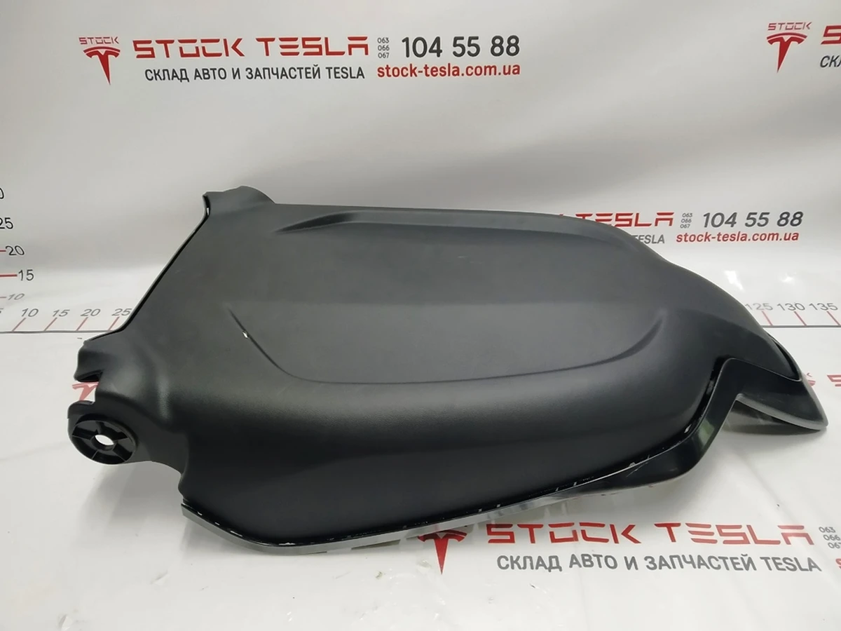 Чехол-накладка задняя спинки сиденья водительского/пассажирского GEN 1/GEN 2 (с повреж.) Tesla model S, model S REST 1025651-00-B