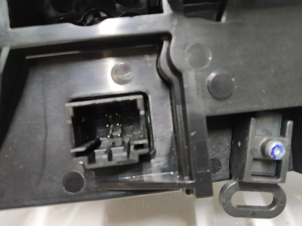 1 Порт зарядки (под электрический привод) GEN2 Tesla model S, model S REST, model X 1026041-00-R