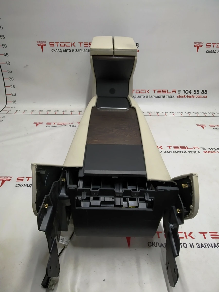 1 Центральна консоль у зборі підлокітник PUR CREAM підсклянник FIGURED ASH BURL Tesla model X 1026728-S0-E