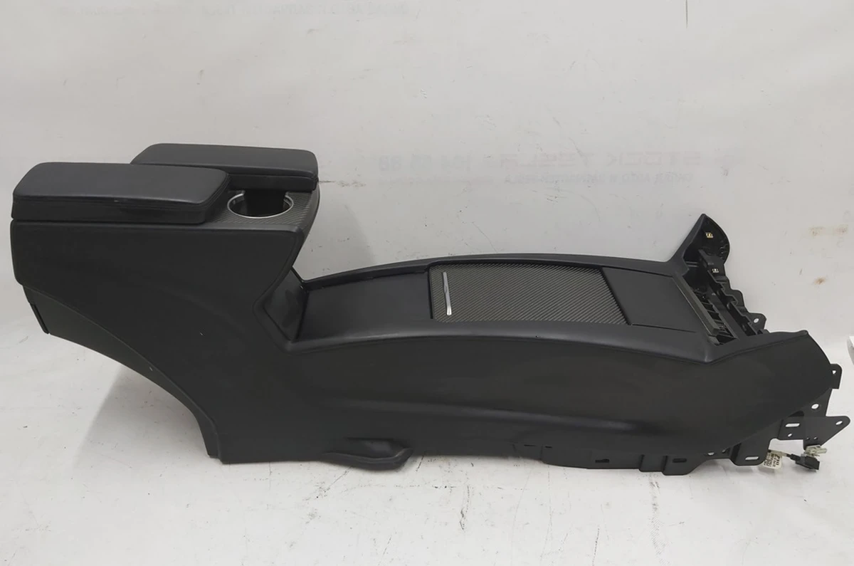 Центральная консоль в сборе подлокотник черная кожа подстаканник CARBON FIBER Tesla model X 1026728-S0-E