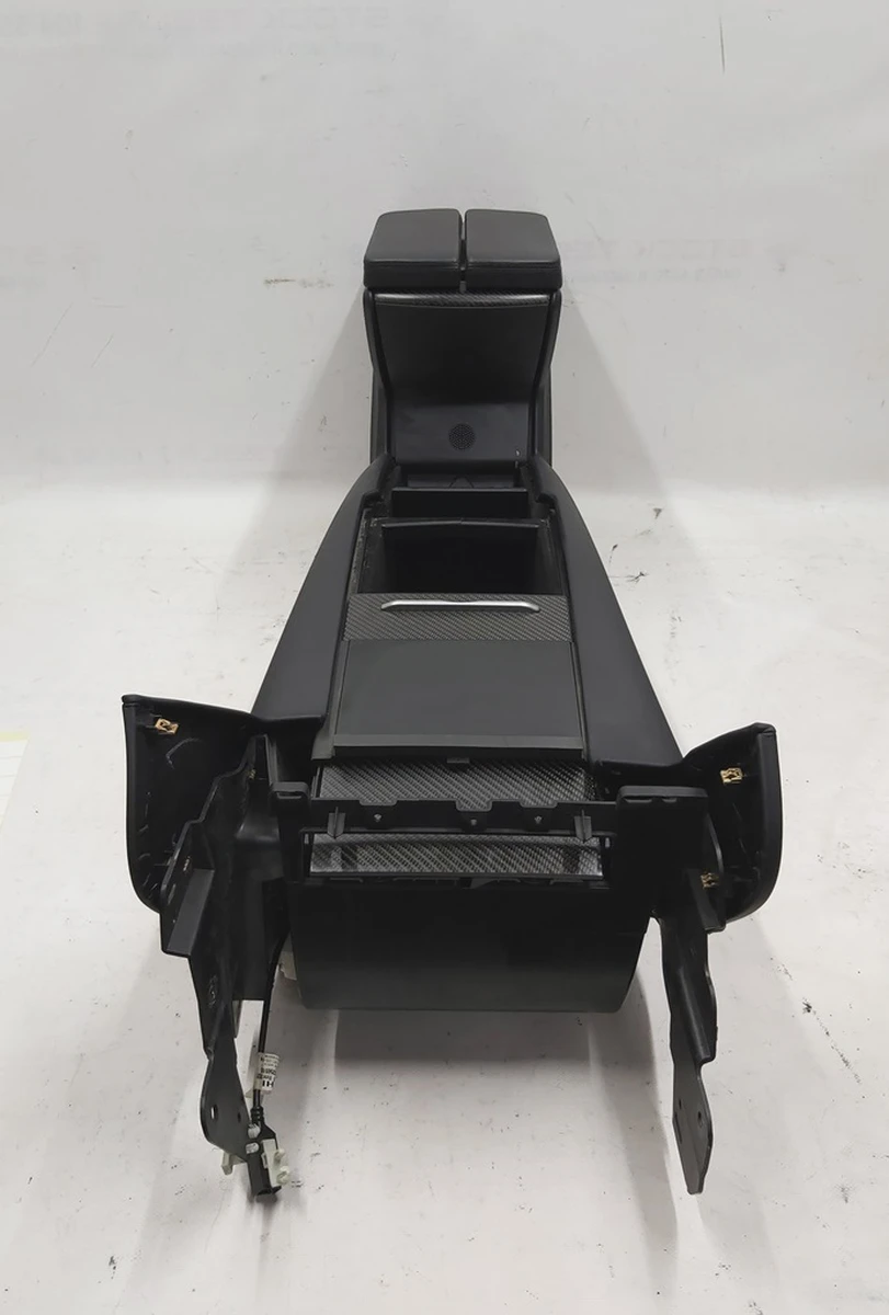 Центральная консоль в сборе подлокотник черная кожа подстаканник CARBON FIBER Tesla model X 1026728-S0-E
