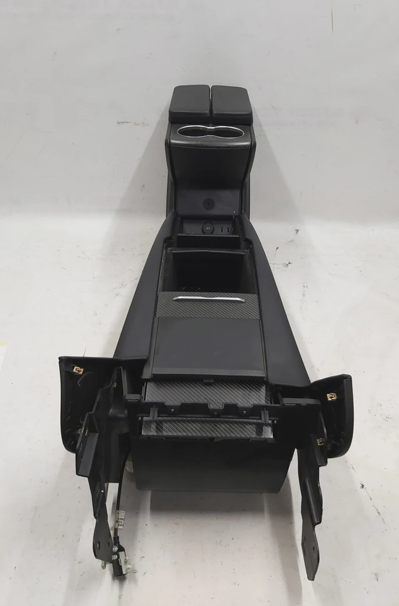 Центральная консоль в сборе подлокотник черная кожа подстаканник CARBON FIBER Tesla model X 1026728-S0-E