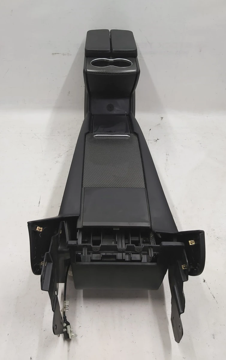 Центральная консоль в сборе подлокотник черная кожа подстаканник CARBON FIBER Tesla model X 1026728-S0-E